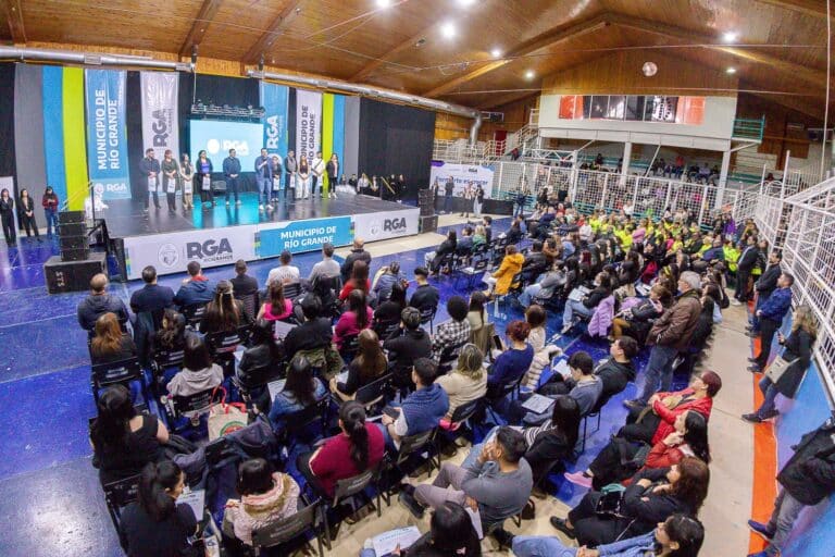 Formarte es Crecer: Se entregaron 120 kits a egresados