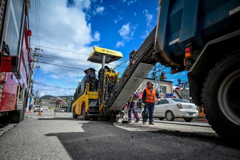Preparan tramos en la calle Magallanes para colocar asfalto