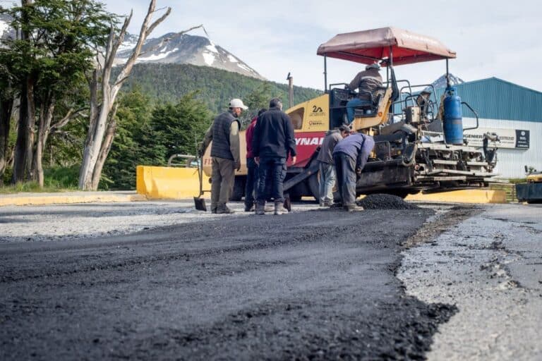 Repavimentaron el puente de calle Los Ñires