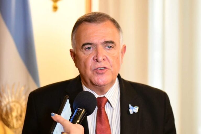 El Gobernador de Tucumán amenazó con mandar presos a la provincia