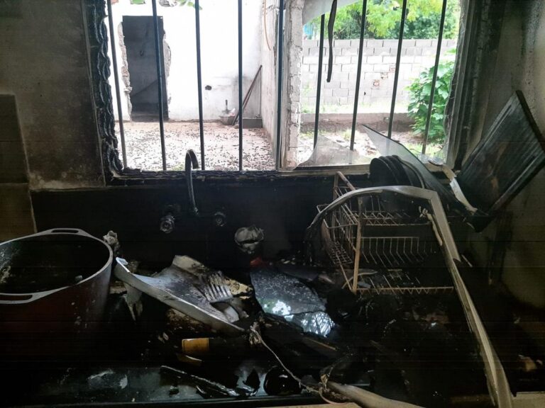 Narcos prendieron fuego la casa de una familia fueguina en Córdoba