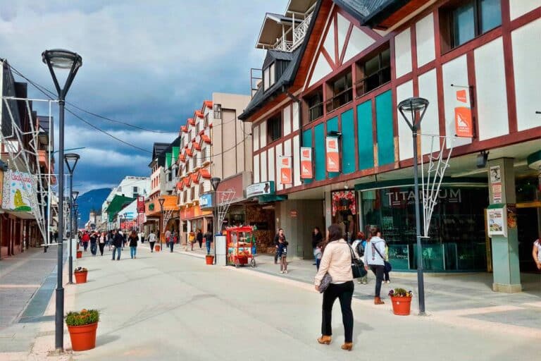 Comerciantes se defienden de las críticas por el horario de atención
