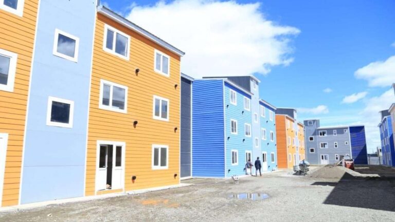 Denuncian irregularidades en el uso de viviendas adjudicadas