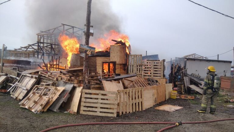 Un incendio devastó una vivienda en Margen Sur