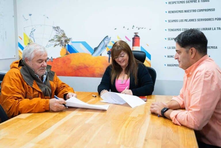 GOBIERNO FIRMÓ EL CONTRATO DE OBRA PARA LA REFUNCIONALIZACIÓN DE LA USINA EN TOLHUIN