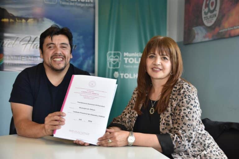 Un paso clave en la regularización de viviendas con la entrega de escrituras