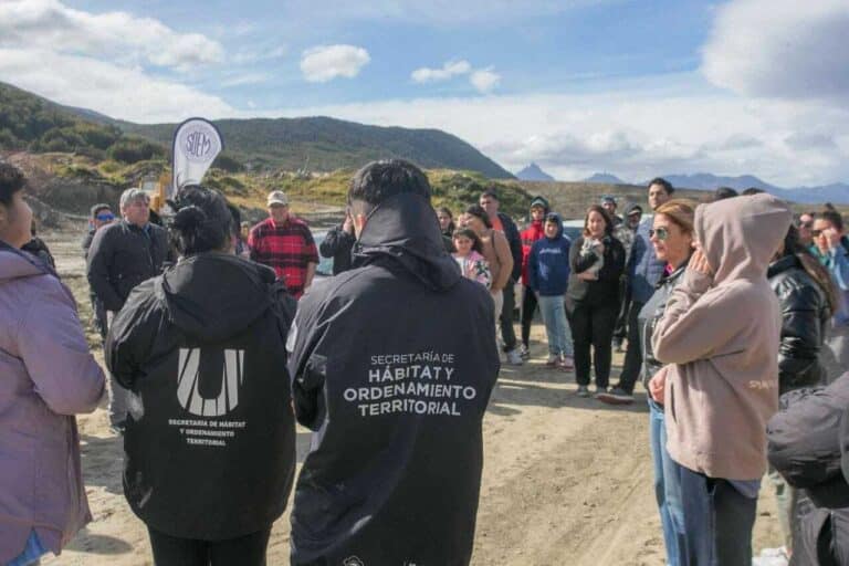La municipalidad de Ushuaia entregó lotes a trabajadores nucleados en SOEM