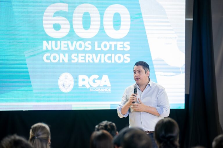 Pérez entregó tierras y anunció el comienzo de una nueva urbanización de 600 lotes en chacra XII