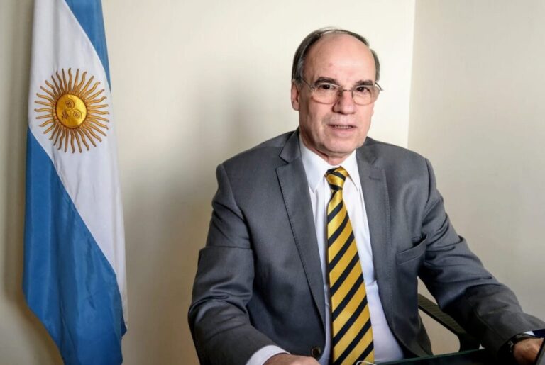 Blanco reclama una mesa de trabajo ampliada