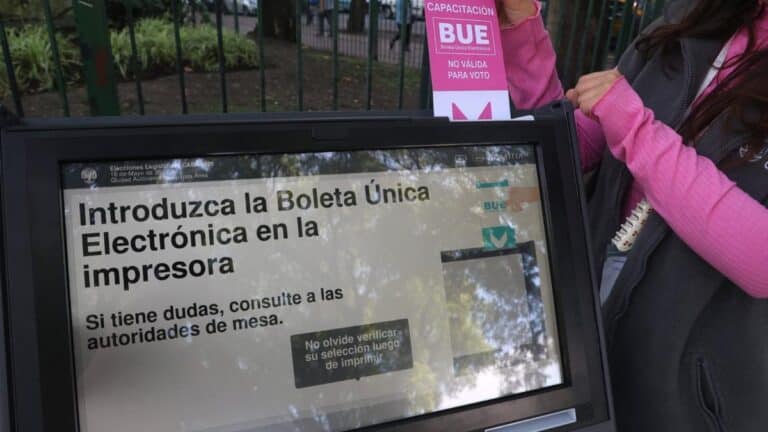 Adorni y Santoro superaron en la cuna del PRO