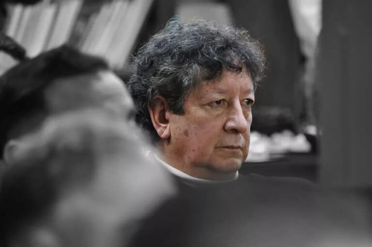 «la mitad del valor de un producto fuefuinos son impuestos»