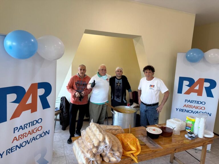 Más de 500 personas compartieron el gran locro del 25 de Mayo del PAR
