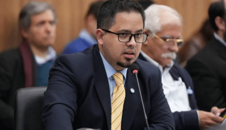 Ni la provincia ni los municipios toman medidas para disminuir costos
