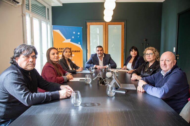 Vuoto se reunió con diputados y senadores fueguinos en defensa de los intereses provinciales