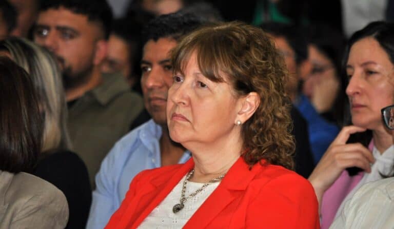 Urquiza analizó con cautela el debate sobre salmoneras