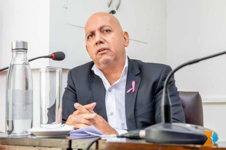 Villegas impulsa un proyecto para regular las desobligaciones docentes