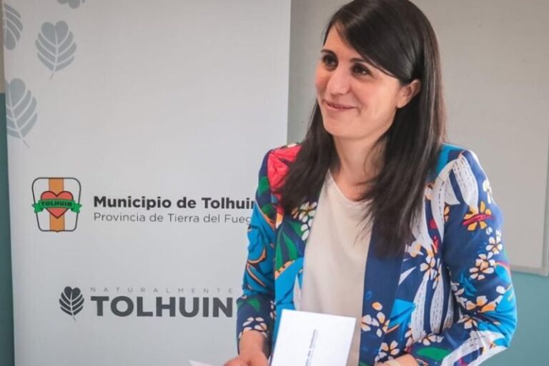 Tolhuin formaliza planta permanente de empleados