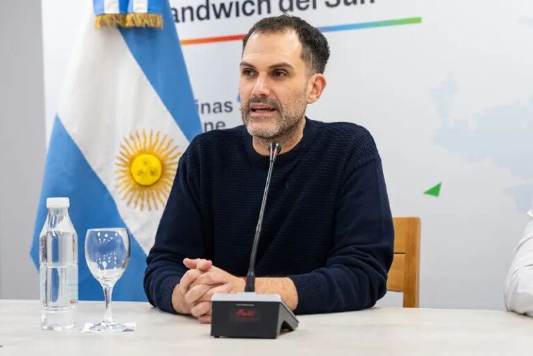 Devita admitió que ingresan menos fondos y no habrá aumentos salariales