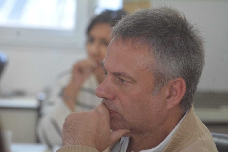 Mientras crece la pobreza, el ejecutivo sólo piensa en reformar la constitución