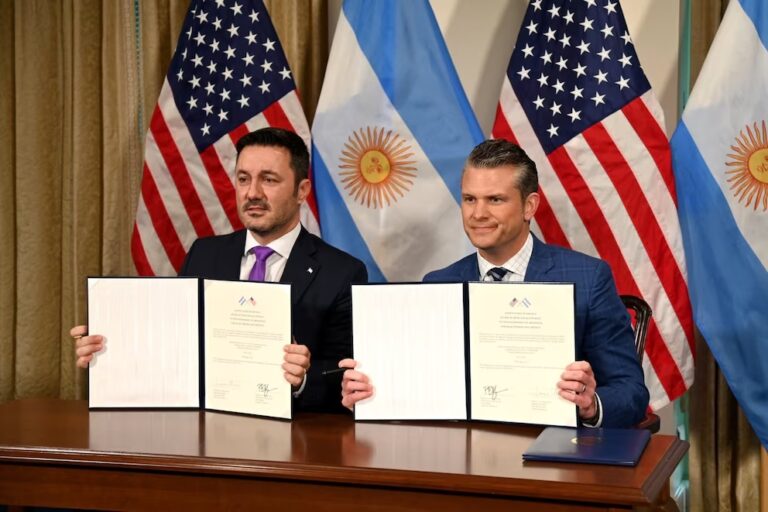 Argentina y EEUU sellaron un acuerdo estratégico para modernizar las fuerzas armadas