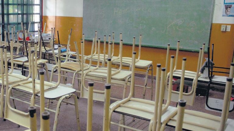 Anuncian PARO y se posterga el inicio de clases en Julio