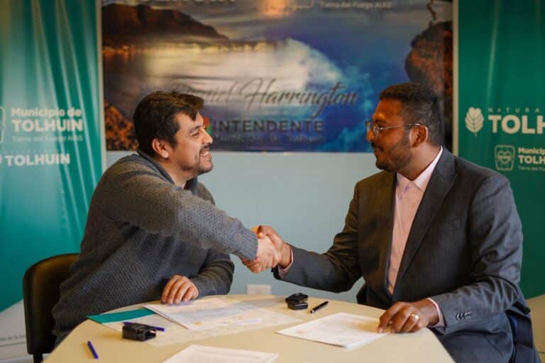 Tolhuin y Cantarranas firmaron un convenio de cooperación turística y cultural