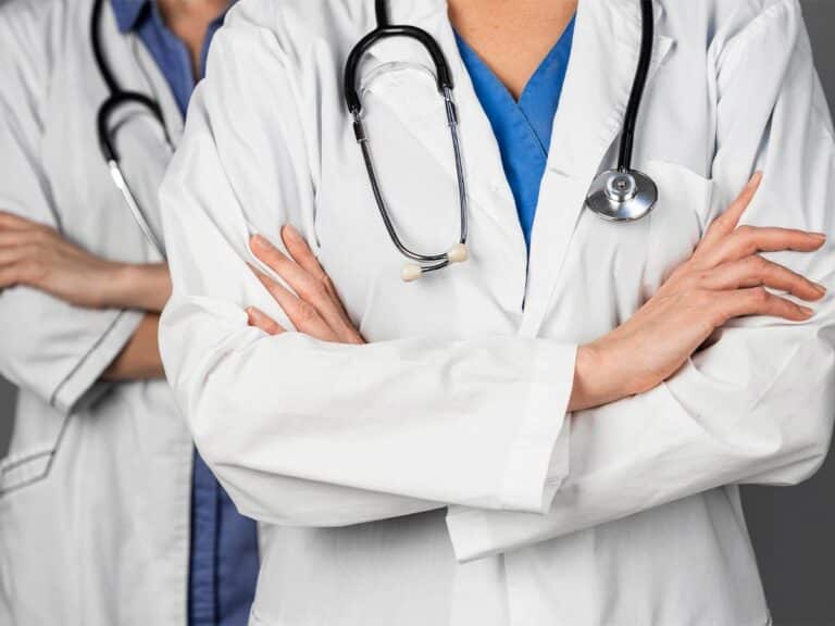«Estamos perdiendo médicos por falta de políticas claras que generen arraigo»