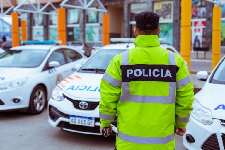 Jubilados de la policía evalúan iniciar acciones legales