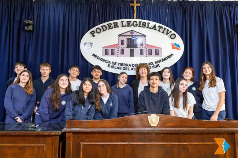 Jóvenes de 5º año del Colegio Nacional de Ushuaia, visitaron la Legislatura