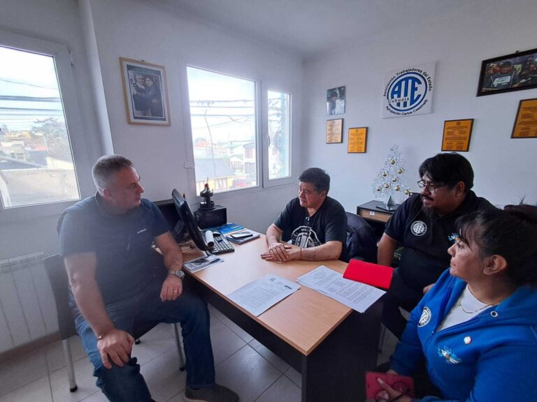 “El Ejecutivo no puede gastar más de lo que se ingresa, pero sí garantizar dignidad a los trabajadores”, afirmó Lechman en ATE