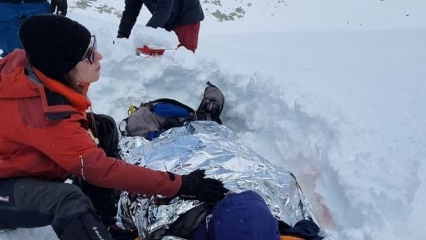 Evacúan a montañista herido en el glaciar ojo del albino