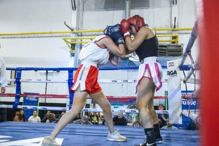 Show en la quinta velada de boxeo del año