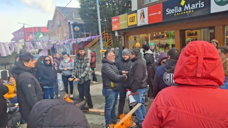 El sector comercial y turístico de Ushuaia exige orden público y libre circulación