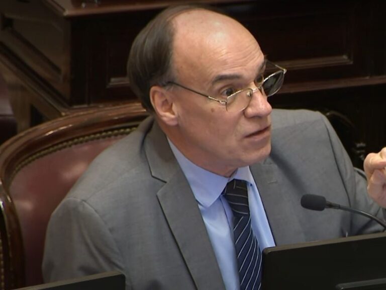 Blanco anticipó un jueves caliente en el senado