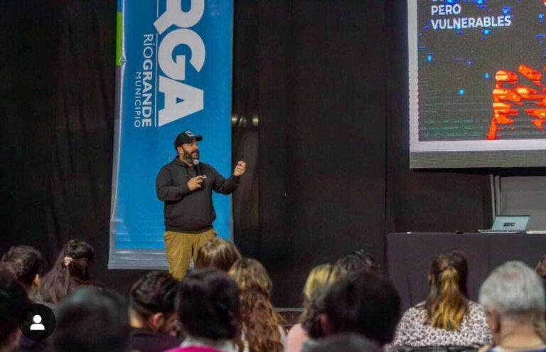 Un Llamado a la Reflexión en el Congreso Río Grande IT: «Sí a la Tecnología, PERO con Conciencia y Protección»