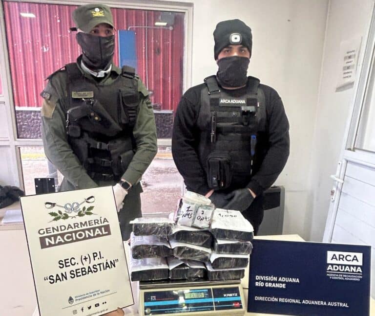 Incautan 10 kilos de cocaína y casi 200 pastillas en un control de Gendarmería