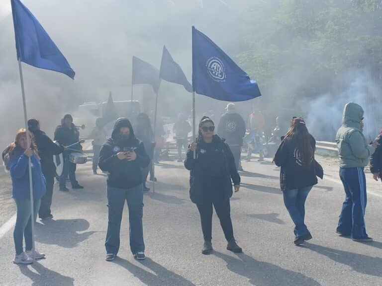 Trabajadores estatales cortaron la Ruta 3