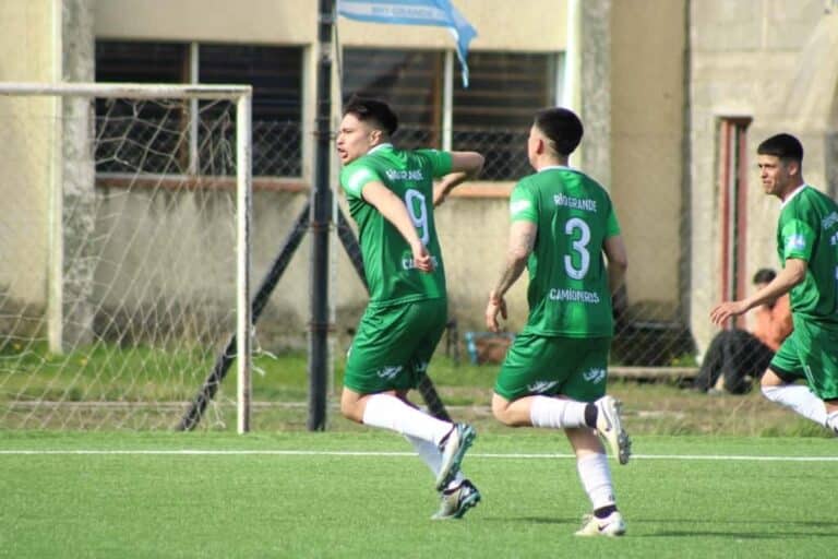 Camioneros pegó primero en el Regional Amateur