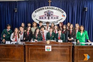 Estudiantes del CIEU llevaron la democracia al Recinto: simularon una sesión especial en el Parlamento fueguino