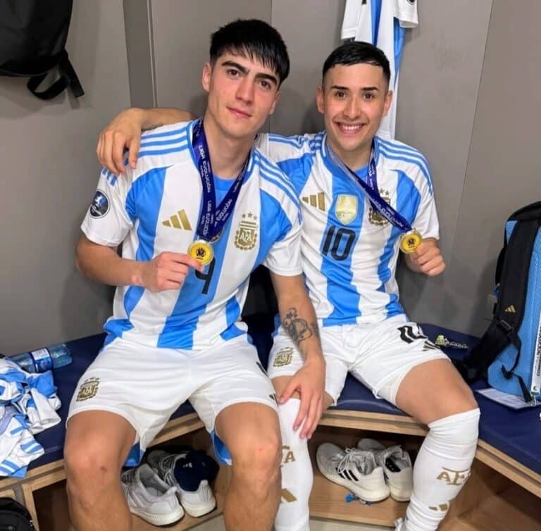 Barrientos y Yañez, campeones con Argentina