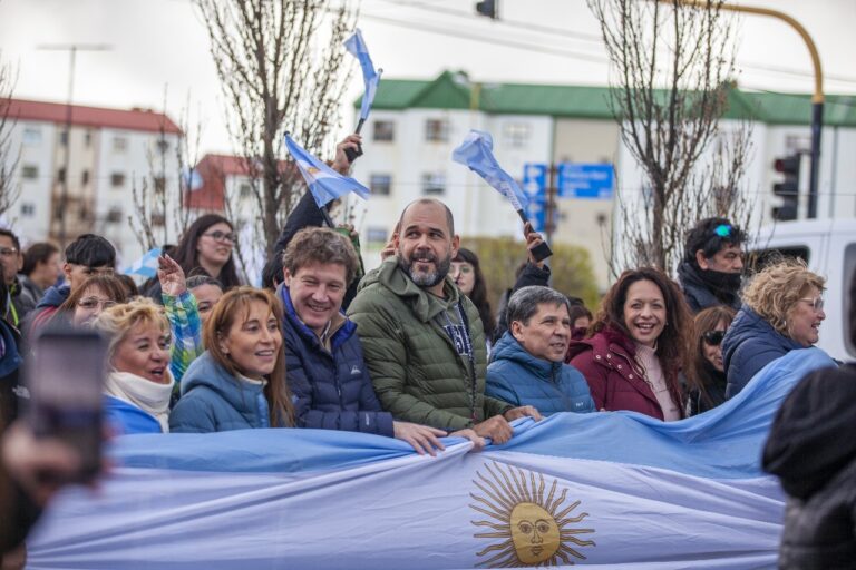 Fuerza Patria cerró su campaña con una caminata masiva en Río Grande y un mensaje de CFK a los fueguinos