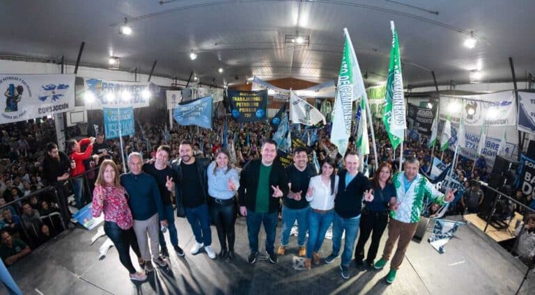 “Este domingo los fueguinos defendemos con firmeza a Tierra del Fuego del ataque de Milei.”