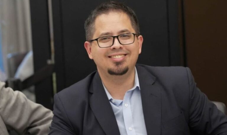 Pauli desmiente acusaciones de cobros forzosos