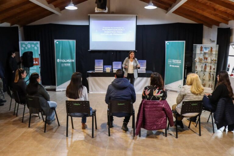 Fundación Mirgor entregó de kits de mecatrónica el Tolhuin