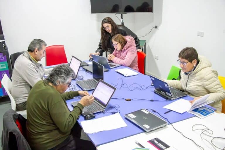Más de 2.000 vecinos se capacitaron este año en artes y oficios digitales