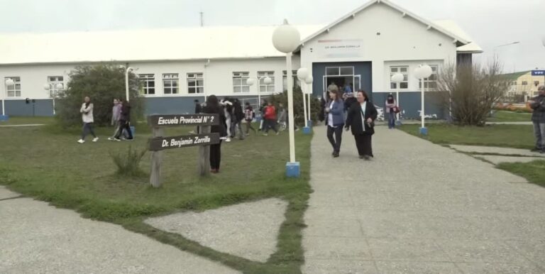 Reclamo de padres: que se garantice la educación pese a los paros