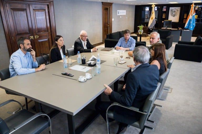 Melella se apoya en Newsan para mostrar gestión productiva en plena crisis provincial