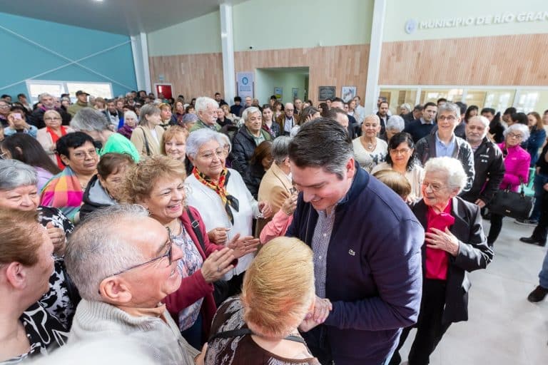 Más de 5600 personas mayores participan del nuevo centro municipal de bienestar «Papa Francisco»