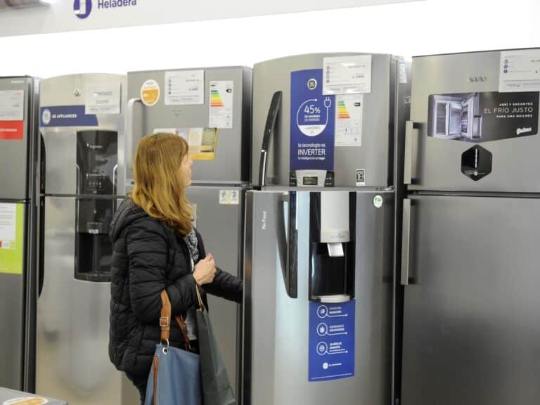 Electrodomésticos: los precios bajaron hasta 25% y prevén otra caída en 2026