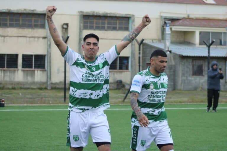 Camioneros ganó 3-0 y logró una remontada histórica para meterse en la cuarta ronda del Regional